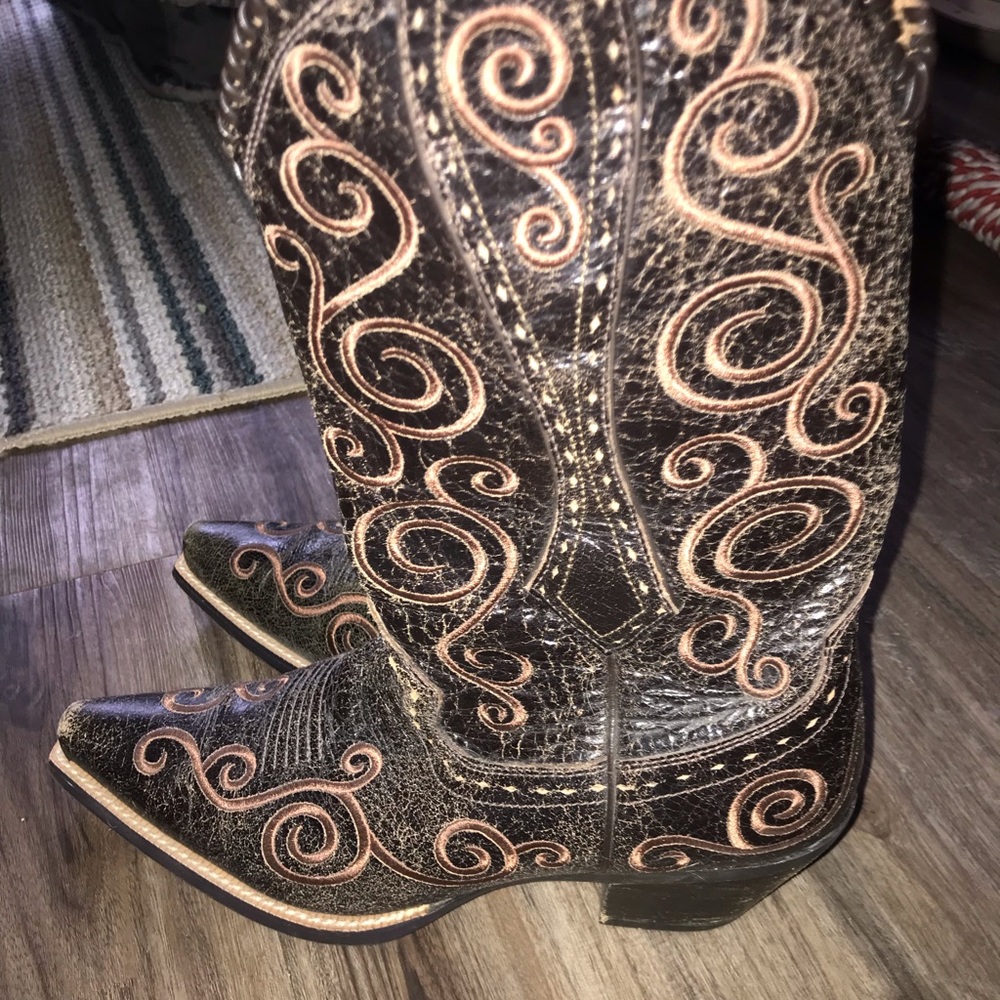 Ariat 8b boots - Picture 4 of 5
